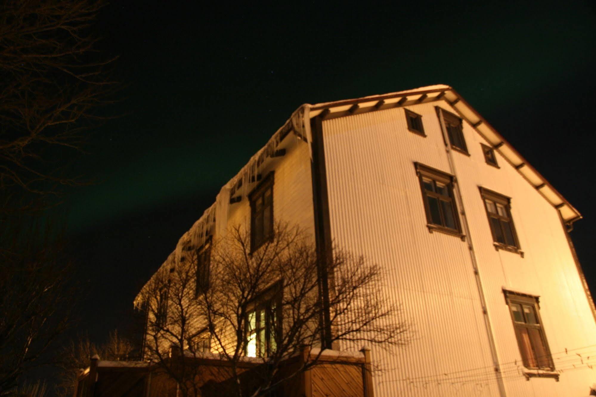 Árból Guesthouse Húsavík Esterno foto