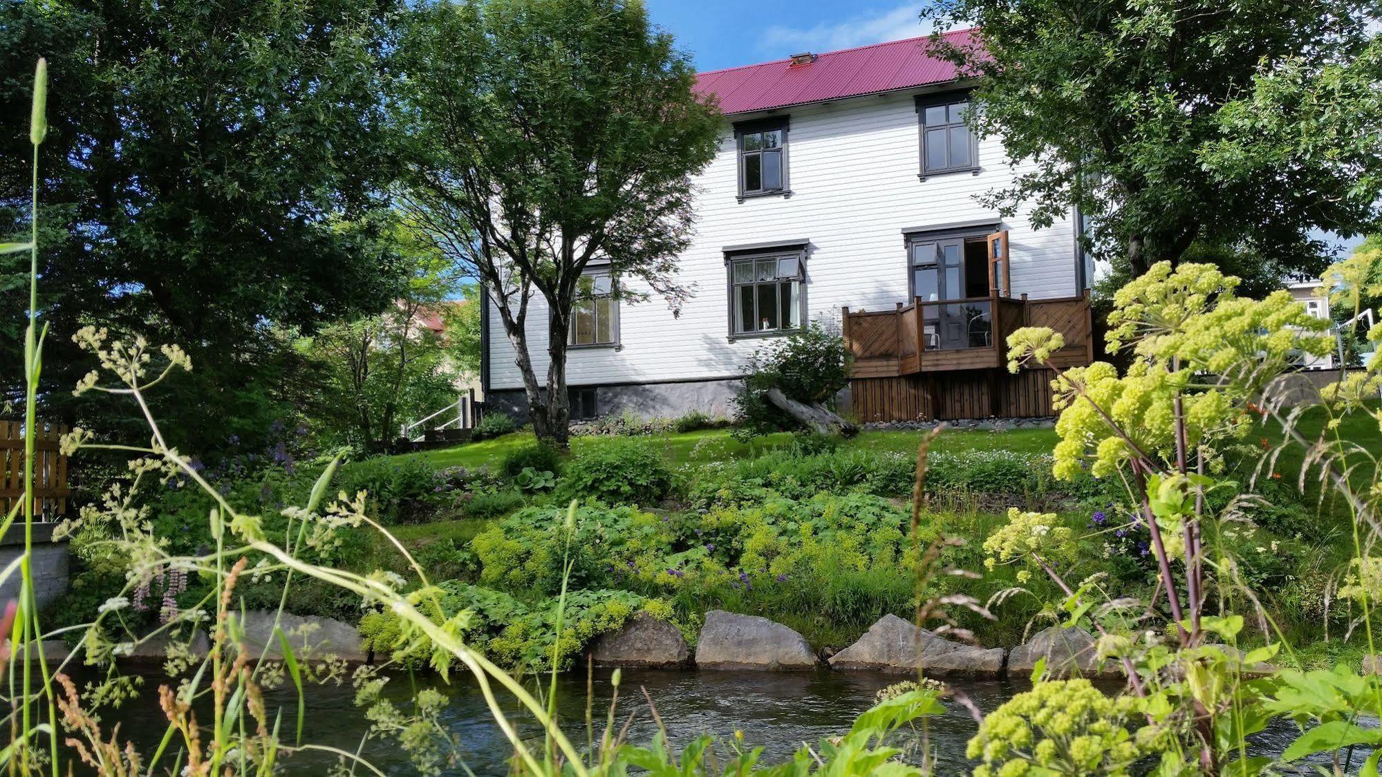 Árból Guesthouse Húsavík Esterno foto